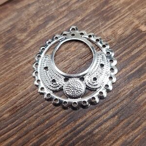 Victorian wreath amulet pendant P105‎